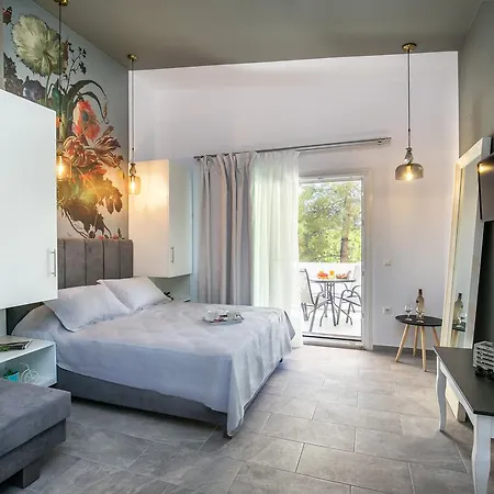 Venice Deluxe Apartment Pefkari